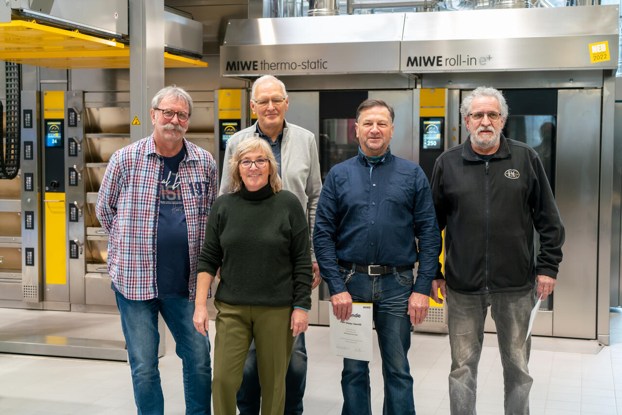 In den Ruhestand verabschiedet.