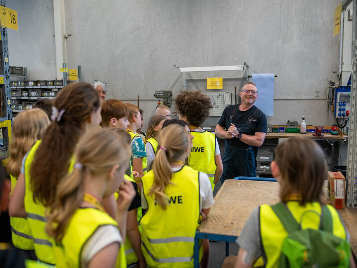 Meiningens Grundschüler auf Entdeckungstour bei MIWE