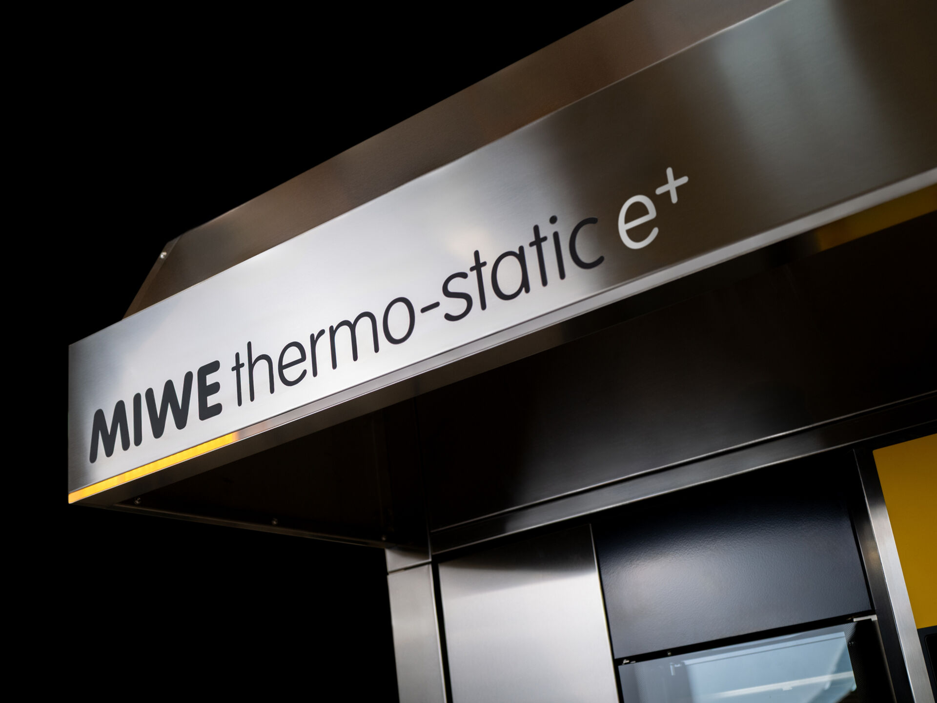 More oven in less space: MIWE presents the new MIWE thermo-static e+