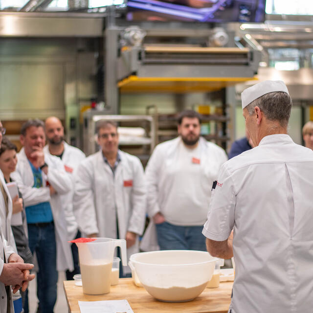 Die Backmeister von MIWE stehen Ihnen bei Ihrem Besuch im MIWE live baking center mit ihrer Erfahrung und ihrem Fachwissen selbstverständlich zur Seite.