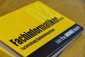 <p>Nachhaltige Nachwuchsförderung heißt für uns, dass wir eine aufwendige Ausbildung anbieten, die aber auch für MIWE eine wichtige Investition in die Zukunft ist. Schließlich wird die große Mehrheit der Auszubildenden übernommen. Und auch dann hört Ihre Karriere und unsere Förderung nicht auf. <br /><br />Viele Auszubildende starten nach erfolgreicher Ausbildung noch eine berufliche Weiterbildung zum Meister, Techniker, Fachwirt oder über den zweiten Bildungsweg ein Studium und werden als Vorarbeiter oder Führungskräfte im Unternehmen eingesetzt. Wir freuen uns auf Ihre Bewerbung!</p>