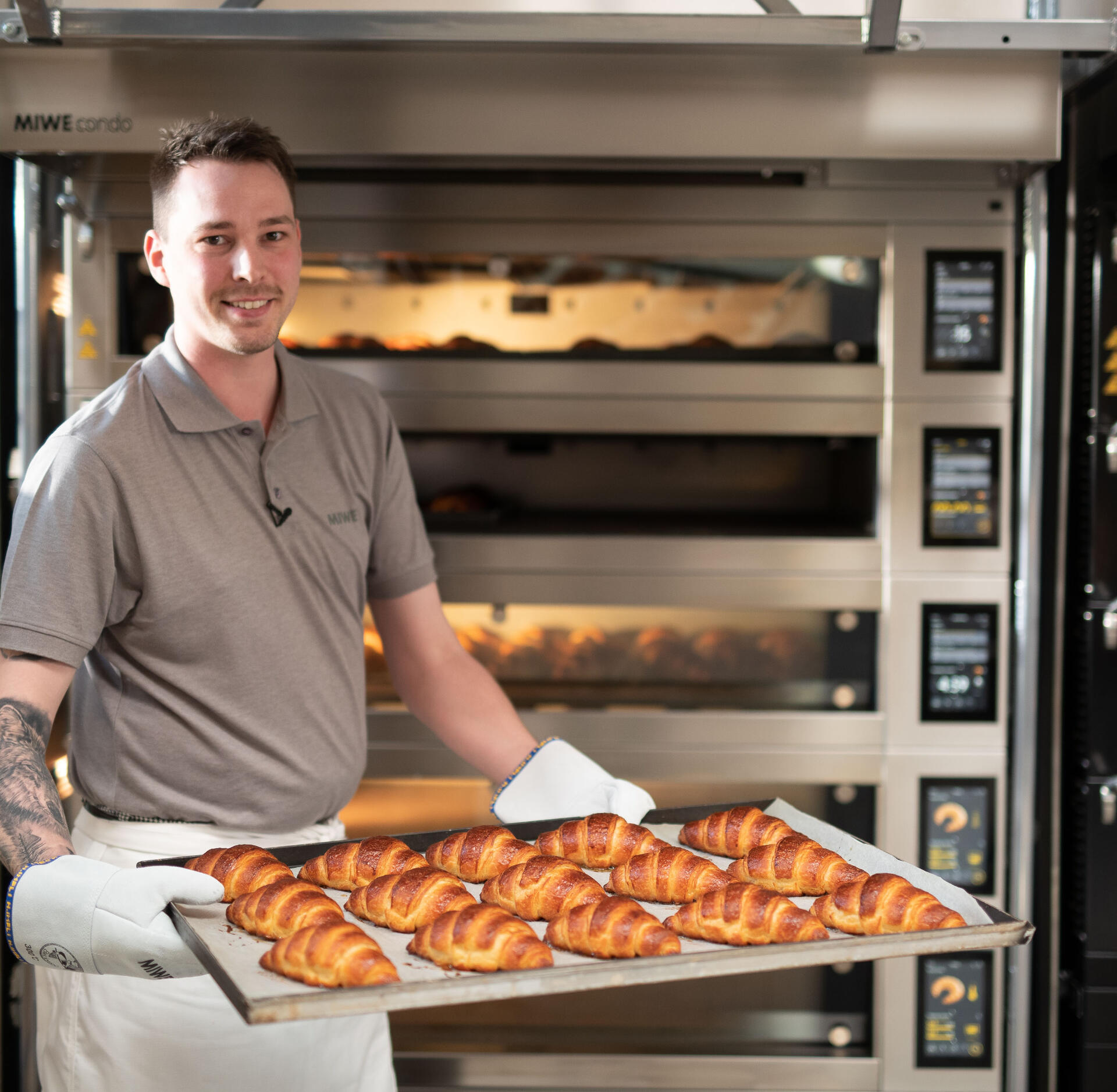 Die Backmeister von MIWE stehen Ihnen bei Ihrem Besuch im MIWE live baking center mit ihrer Erfahrung und ihrem Fachwissen selbstverständlich zur Seite.